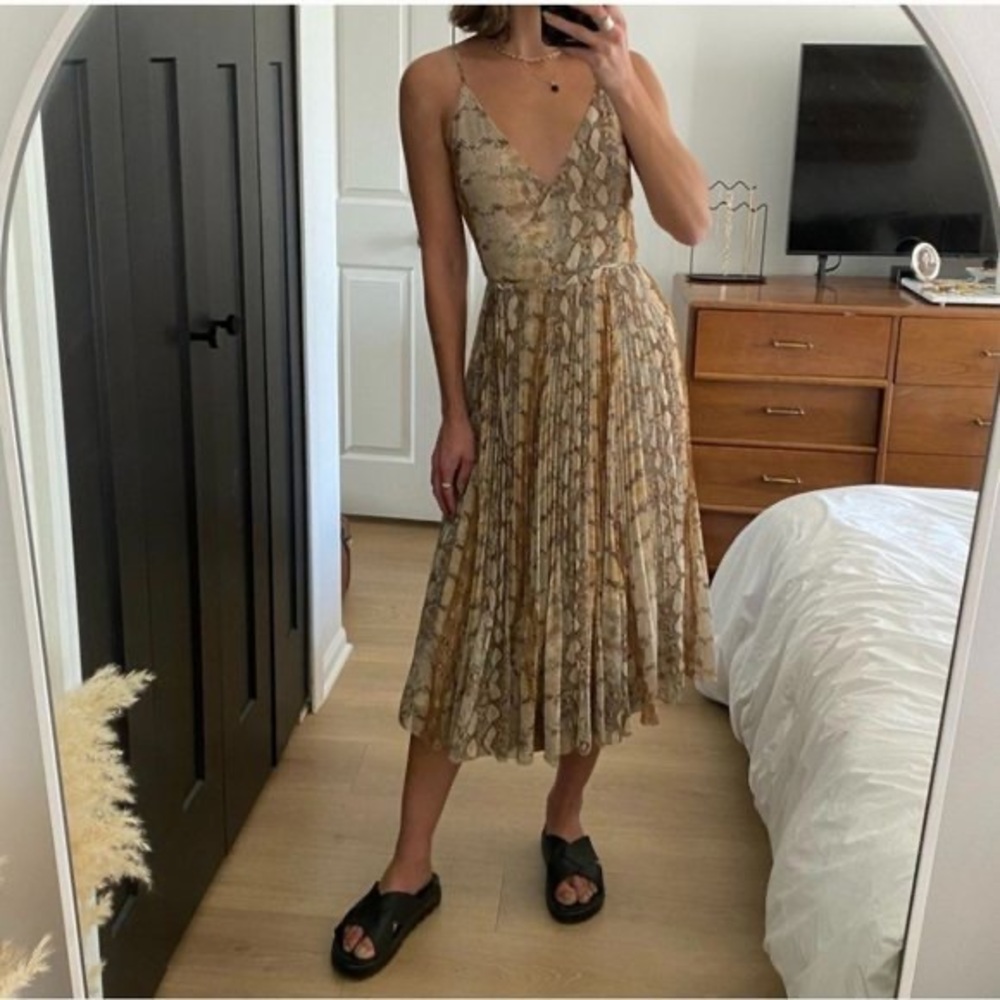Aritzia Wilfred Pleated Midi Dress Snake Print Neutral Size Small